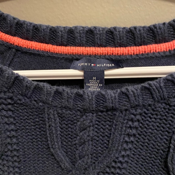 💟 3 FOR $20 💟 Tommy Hilfiger cableknit sweater - Picture 2 of 3